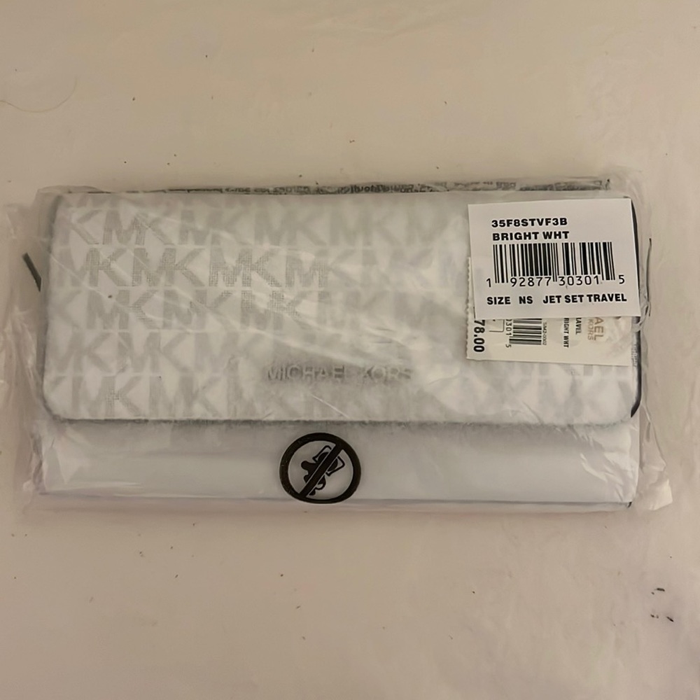 Michael Kors- Jet Set Travel Lg Trifold Wallet Bright White